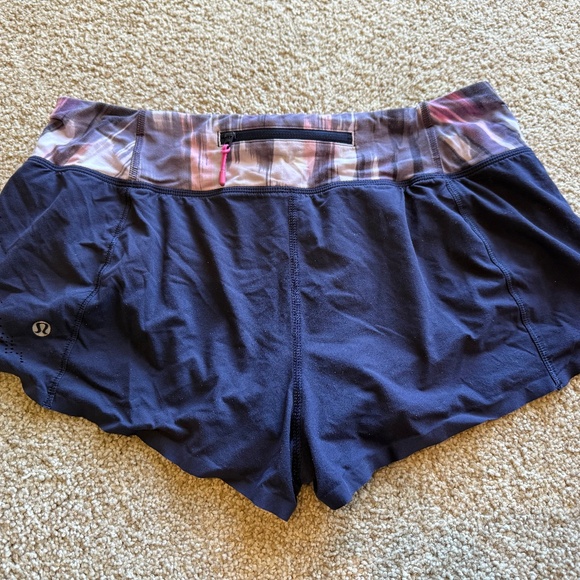 Lululemon Shorts Size 8 - Picture 1 of 4